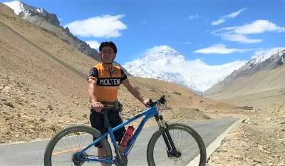 Gerard Dunford Cycling on the  tour with redspokes